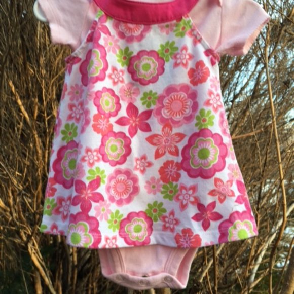 Cute, Fushia Pink,& White, Flowered Tunic/Dress, EUC & Matching onesie 3-6mnths - Picture 6 of 7